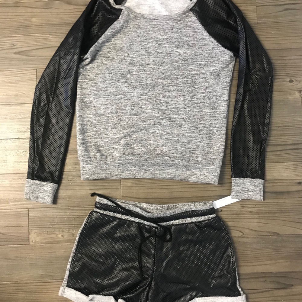 Brand New And Never Used sweater and Shorts size S